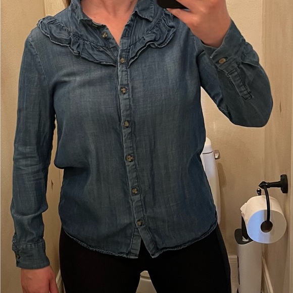 Fun top with great detail on front, back and collar. Form fitted - Picture 5 of 5